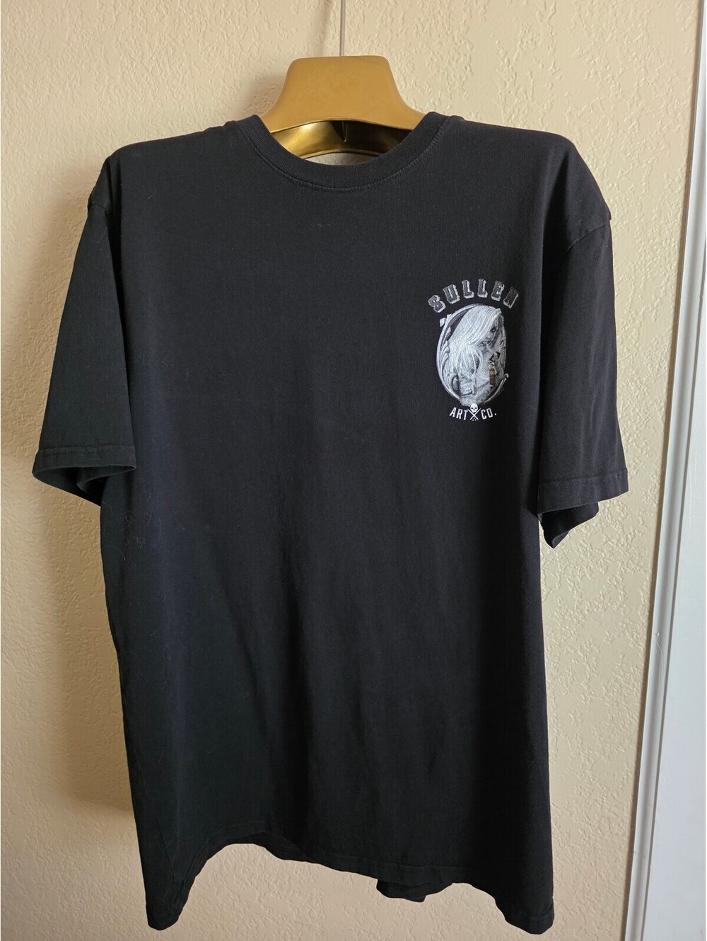 Unique Sullen Artist Series Black T-Shirt with Graphic Print Size Large